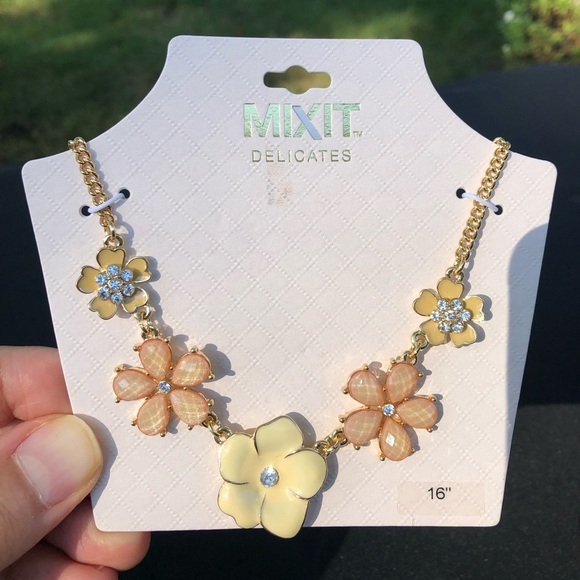 jcpenney Jewelry - JCPenney Mixit Gold and Cream Floral Necklace